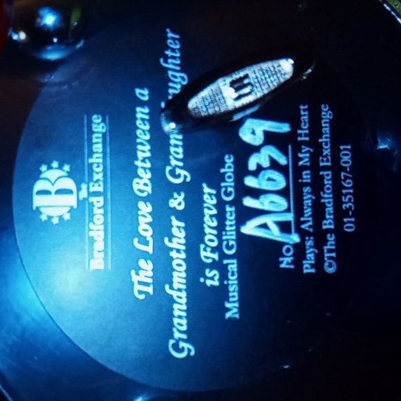 Musical Glitter Globe from The Bradford Exchange New Unused - Picture 2 of 4